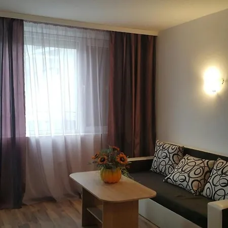 Апартамент В Комплексе С Бассейном Поморие Apartmán *