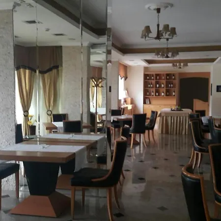 Апартамент В Комплексе С Бассейном Поморие Apartmán *